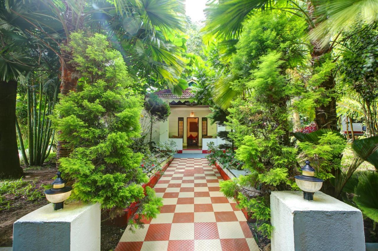 Gokulam Grand Resort & Spa, Coorg Kushalanagar Bagian luar foto
