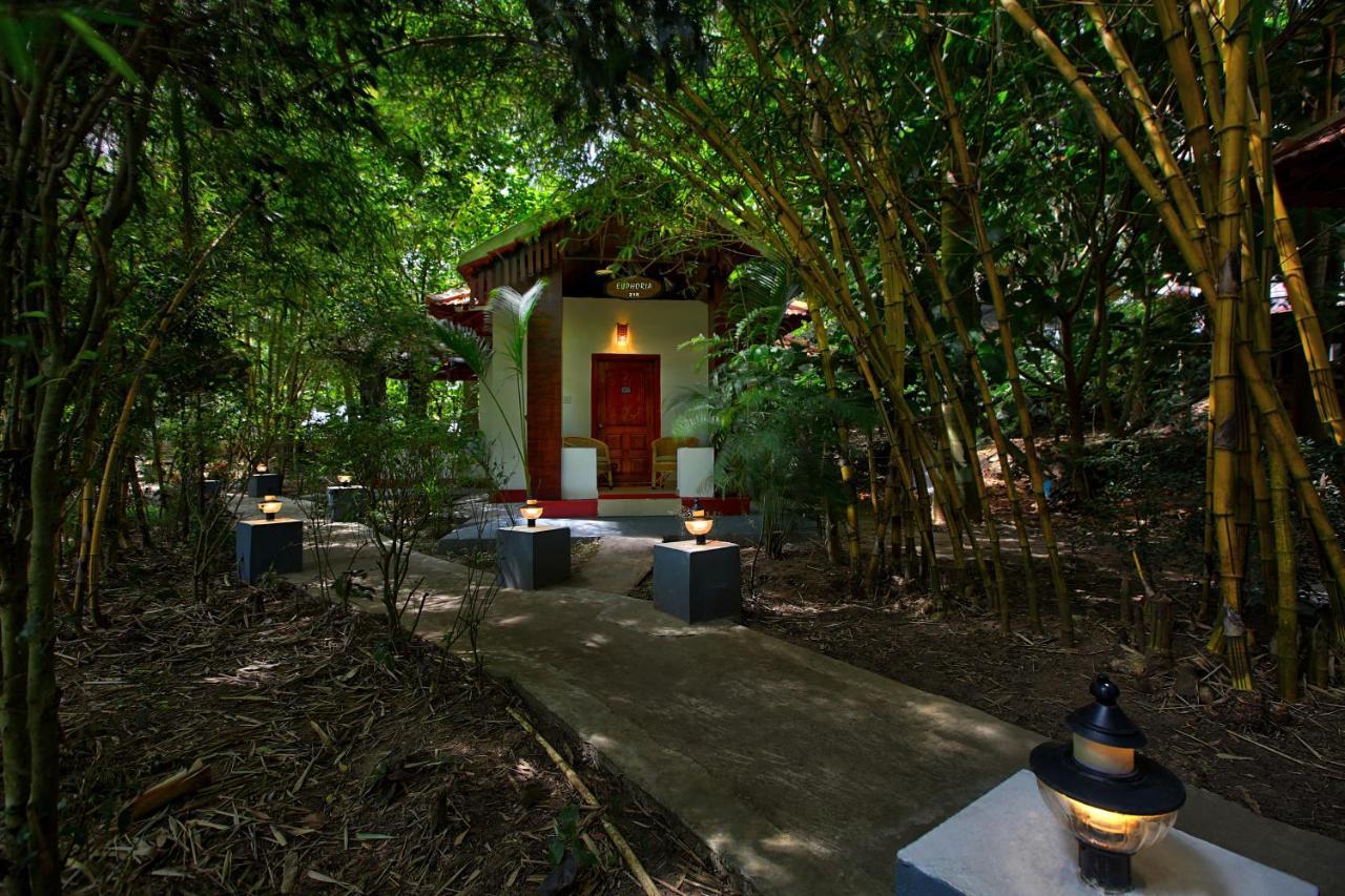 Gokulam Grand Resort & Spa, Coorg Kushalanagar Bagian luar foto