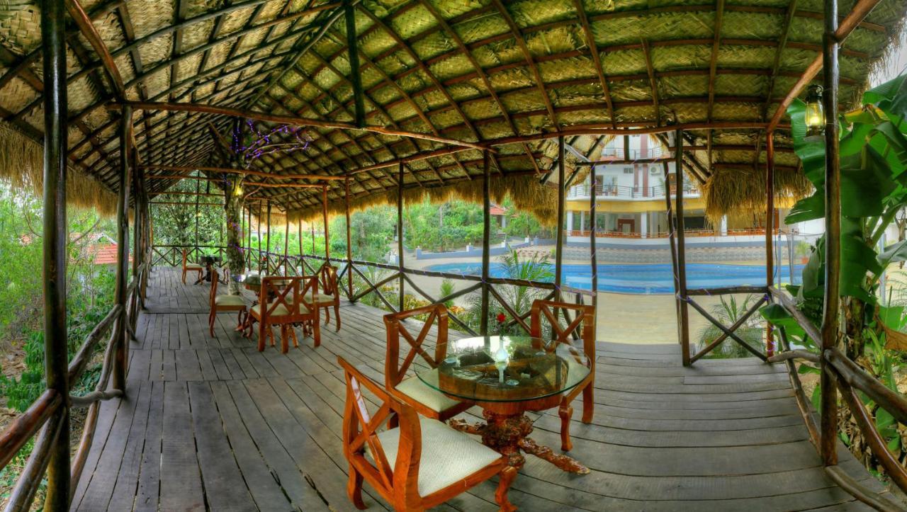 Gokulam Grand Resort & Spa, Coorg Kushalanagar Bagian luar foto